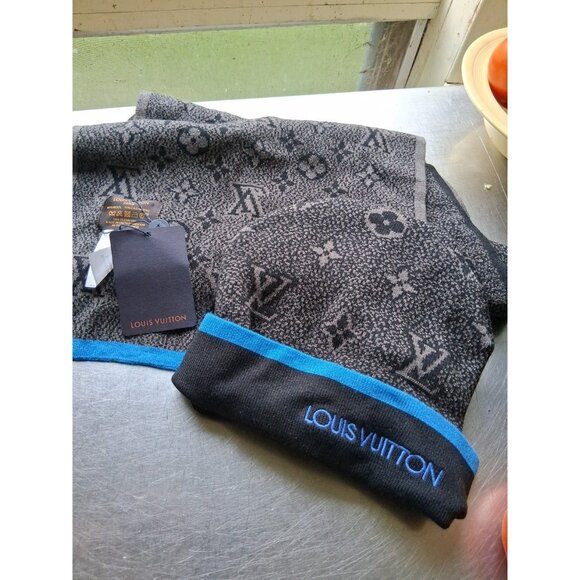 Louis Vuitton My Monogram Eclipse Beanie Blue W Scarf Cashmere NWT - Picture 1 of 4